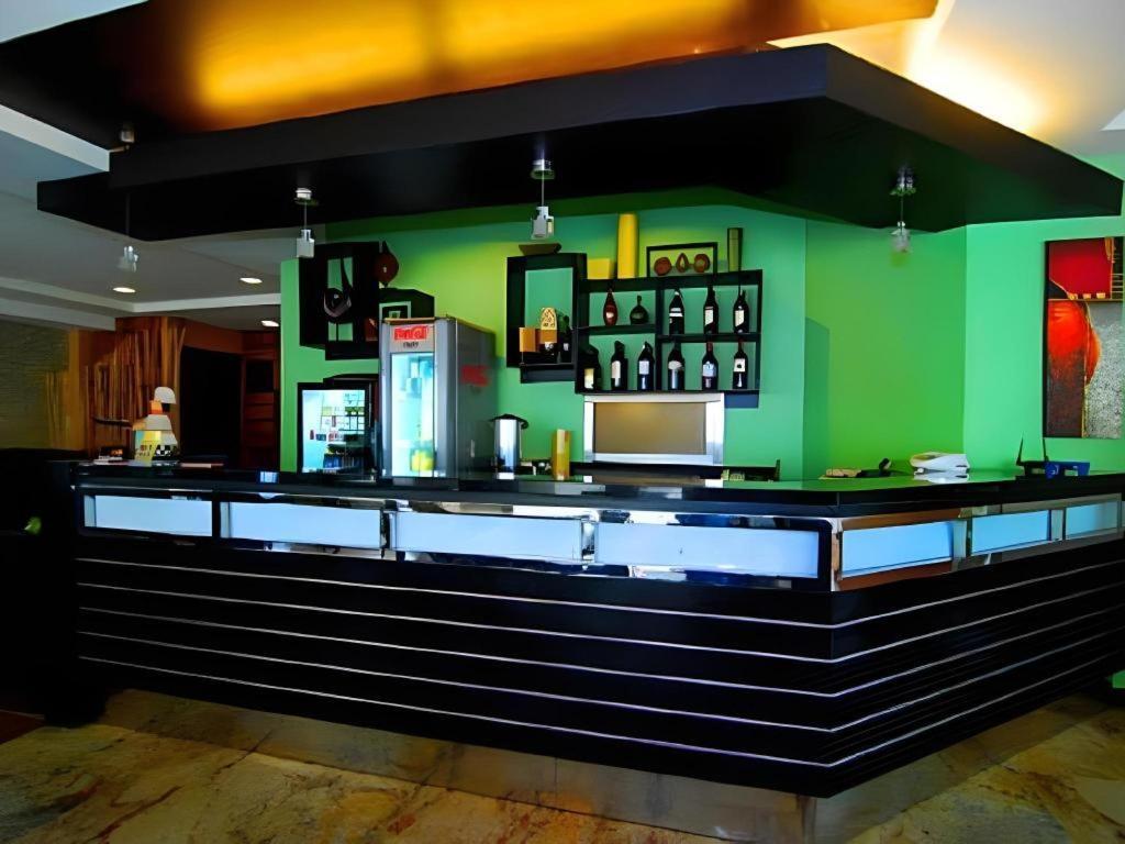 Mo2 Westown Hotel San Juan Баколод Екстер'єр фото