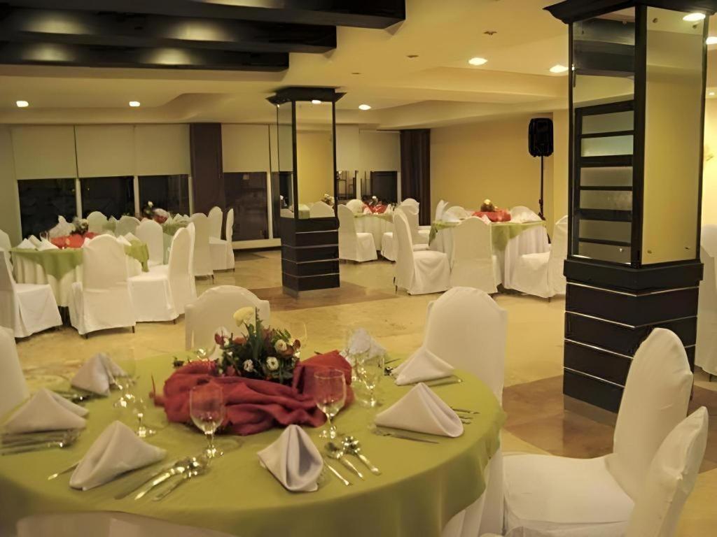 Mo2 Westown Hotel San Juan Баколод Екстер'єр фото