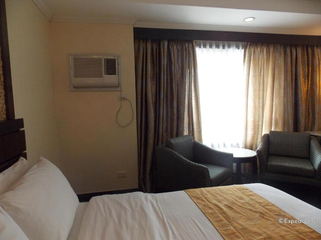 Mo2 Westown Hotel San Juan Баколод Екстер'єр фото