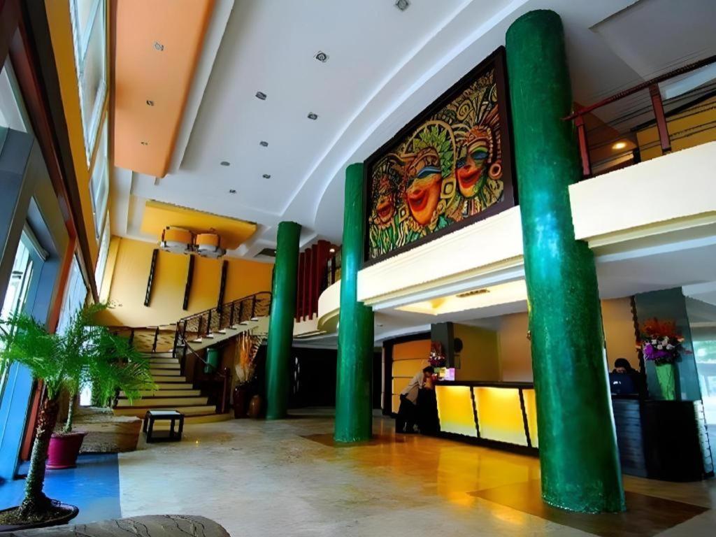 Mo2 Westown Hotel San Juan Баколод Екстер'єр фото