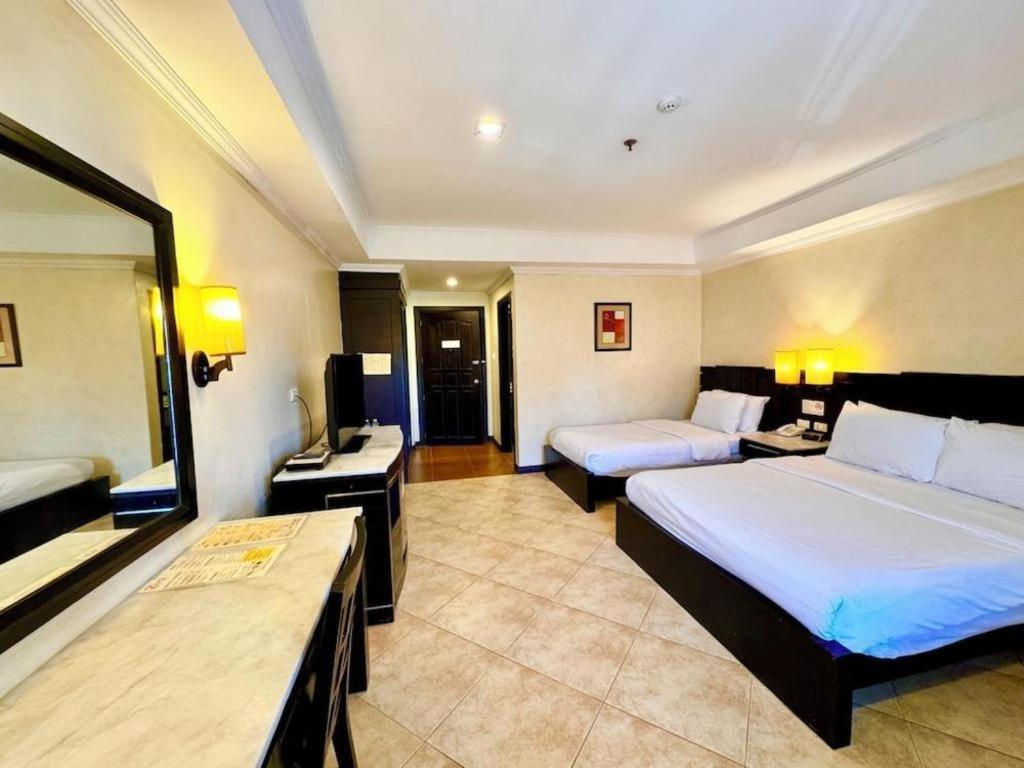 Mo2 Westown Hotel San Juan Баколод Екстер'єр фото