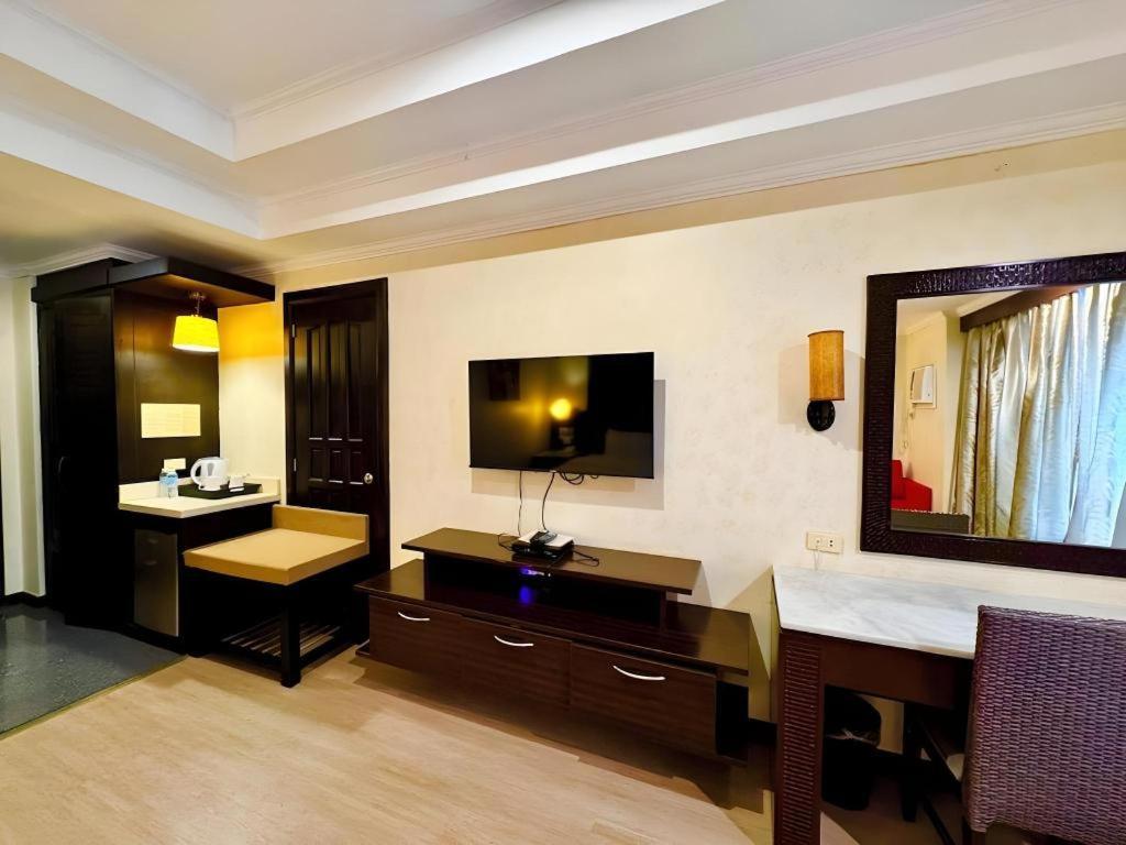 Mo2 Westown Hotel San Juan Баколод Екстер'єр фото