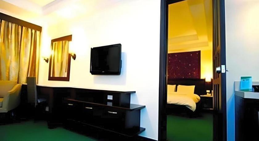 Mo2 Westown Hotel San Juan Баколод Екстер'єр фото