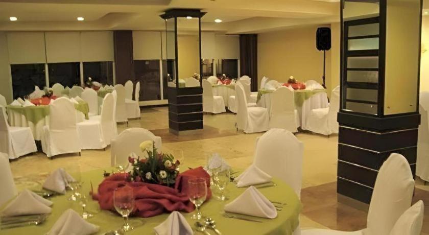 Mo2 Westown Hotel San Juan Баколод Екстер'єр фото