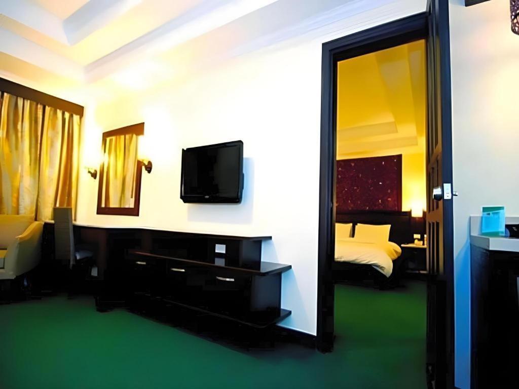 Mo2 Westown Hotel San Juan Баколод Екстер'єр фото