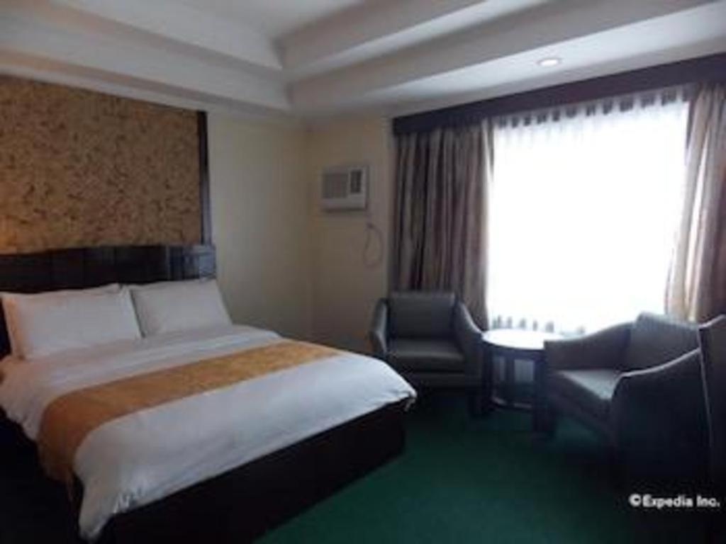 Mo2 Westown Hotel San Juan Баколод Екстер'єр фото